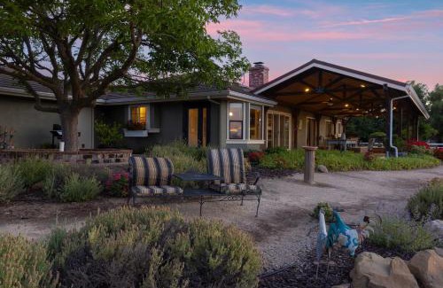 Paso Robles House | Olive Ranch by AvantStay Enjoy Sunsets over the Valley 4.5 Acre Ranch Home