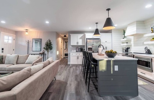 Greenwood House | OliveBranch-LuxeDesigner Home-Spa-Firepit-GameZone
