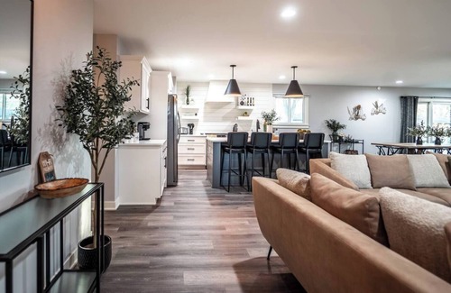 Greenwood House | OliveBranch-LuxeDesigner Home-Spa-Firepit-GameZone