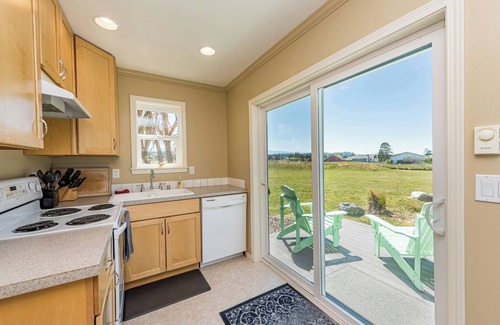 Sequim Cabin | Olympic View room - King, Queen, full kitchen, Hot tub