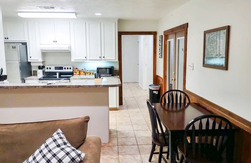 Franklin House | Oma's Haus in Franklin - Near Franklin Ranch Baseball Fields!
