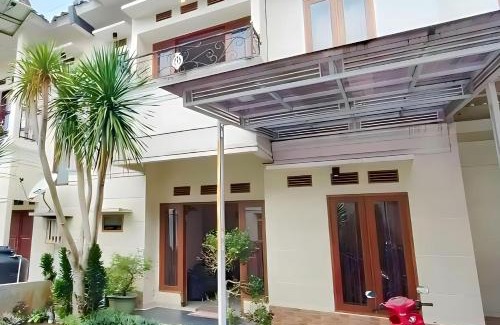 Ngaglik House | Omahomy villa di Batu - Full House
