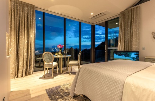 Waiheke Island Cabin | Omana
