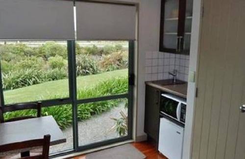 Cape Foulwind Hotel | Omau Settlers Lodge Motel