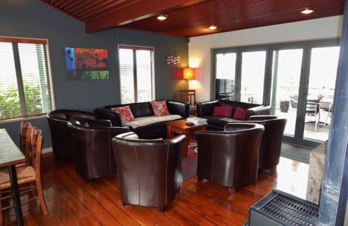 Cape Foulwind Hotel | Omau Settlers Lodge Motel
