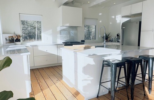 East Durham House | OMG Modern Country House wrap around deck beautiful sunrise walk to zoom flume.