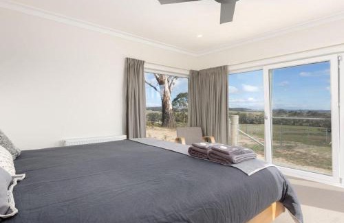 Durran Durra House | On a Hill
