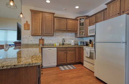 Inman House | On Lake Bowen- Large dock, Million $ views, cozy and clean!