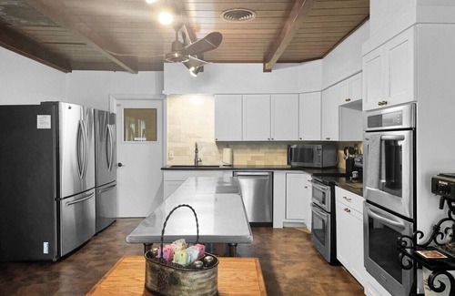Lake Whitney House | On Lake~Retreats~Brand New Kitchen~Game Room~Pets