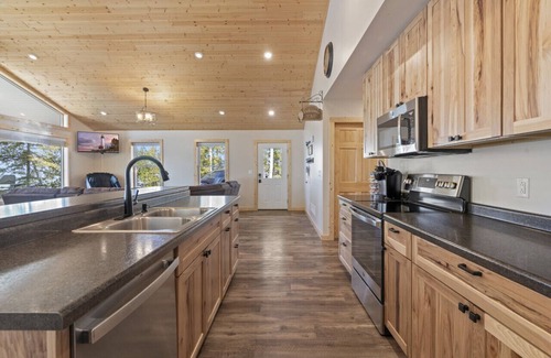Hancock House | On Lake Superior near McLain Park, Hot Tub, more