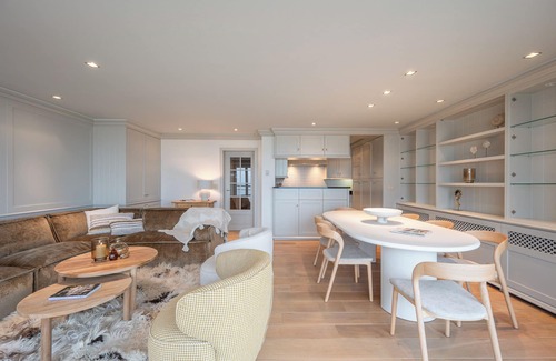 Knokke-Heist Apartment | On seawall located 3 bedroom apartment on 3rd floor