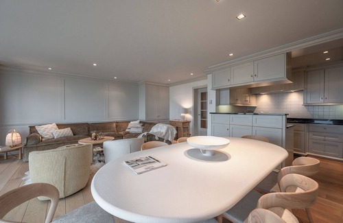 Knokke-Heist Apartment | On seawall located 3 bedroom apartment on 3rd floor