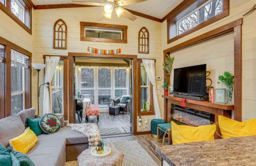 Monteagle House | On-Site Trails and Furnished Deck Monteagle Escape!