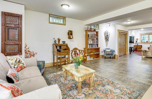 Jefferson House | On-Site Trails Rock River Retreat in Jefferson!