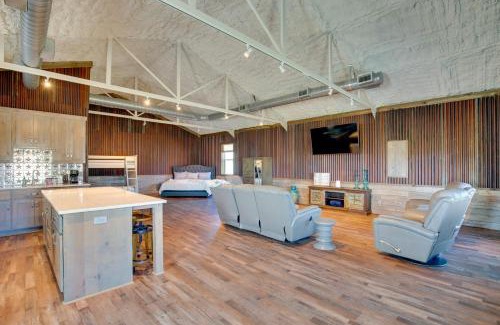 Kemp Apartment | On Spacious Ranch Quiet Kaufman Studio Cabin!