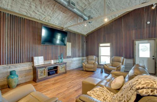 Kemp Apartment | On Spacious Ranch Quiet Kaufman Studio Cabin!