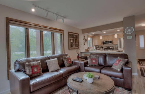 Bridgepoint House | On Ten Mile Creek, Walk to Frisco Main St