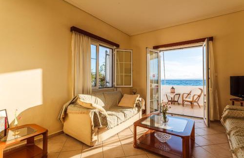 Akrogialion Apartment | On the Beach - Akroyali Family Home