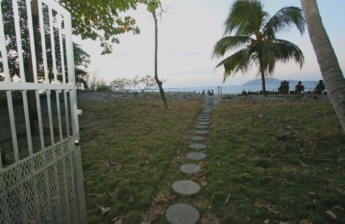 Tamarindo Apartment | On the Beach. Casita Del Mar is a Studio - Sleeps 2. Great Reviews. Private.