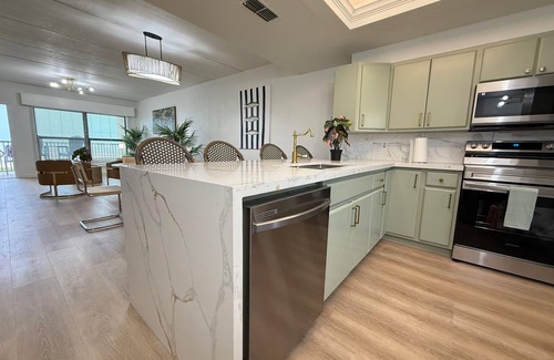 South Padre Island Condo | On the beach - Modern Luxury condo - Ocean & Pool Views