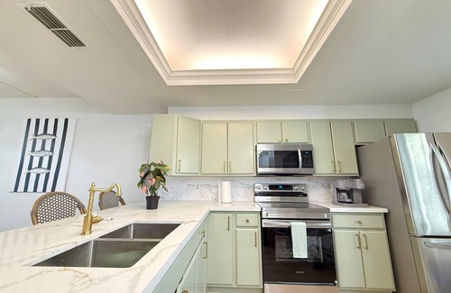South Padre Island Condo | On the beach - Modern Luxury condo - Ocean & Pool Views