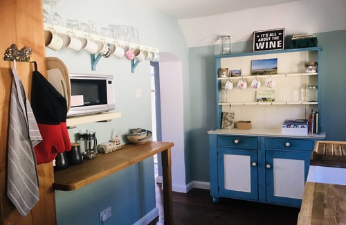 Castlemartin Cottage | On the coast path to Pembs Premier surf Beach and Pembroke castle