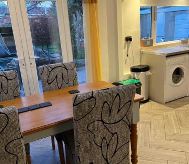 Whitchurch Apartment | On The Common