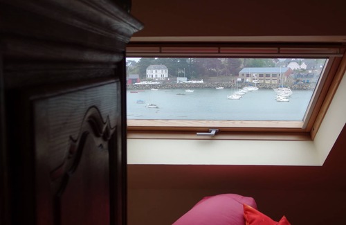 Loguivy House | On the port of Loguivy-de-la-mer. Feet in the water.