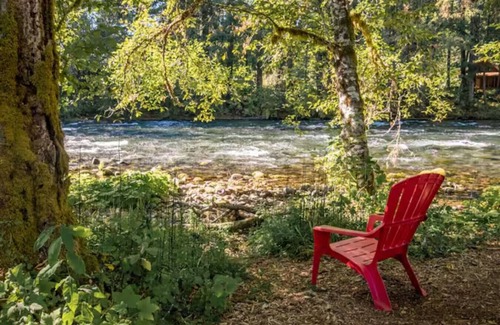 McKenzie Bridge Cabin | On the River Wooded Bliss Cabin near Loloma Lodge