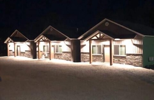 Salmon House | On the Salmon River-Cabin 3 - 2 bed, 2 Bath, Sleeps 6
