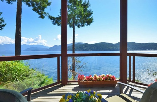 Granthams Landing House | On the Water at Soames Point