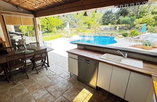 Le Castellet Bed & Breakfast | On the water's edge of Provence, between vines and olive trees