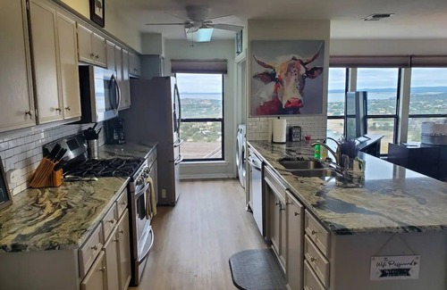 Burnet House | On Top Of SpiderMountain-2Bed/2Bath-HotTub-Gameroom.