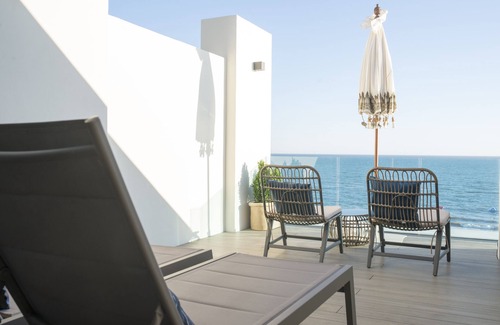 Almonte Villa | ON VILLAGE