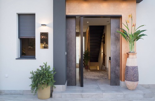 Almonte Villa | ON VILLAGE