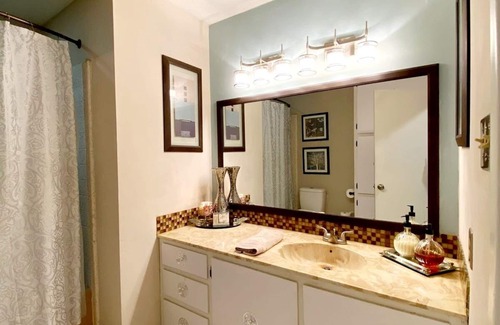 Wake Village House | On your visit to Texarcana Tx. Stay in this beautiful and spacious room.