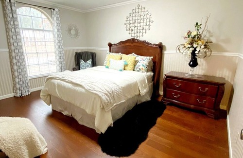 Wake Village House | On your visit to Texarcana Tx. Stay in this beautiful and spacious room.