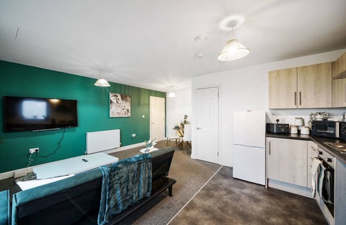 George Green Apartment | One Bed Apt/Free Parking/Sleeps 4