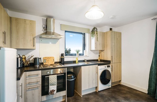 George Green Apartment | One Bed Apt/Free Parking/Sleeps 4