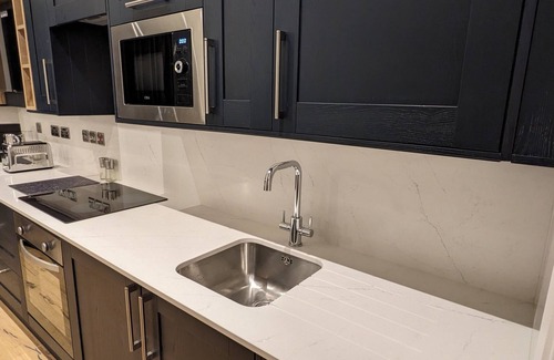 Ealing Apartment | One Bedrm|Open Plan Living|5 min to subway|250Mbps|Workspace|Netflix|Smart Locks
