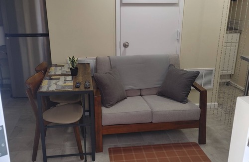 Mariners Harbor Apartment | One bedroom apartment in a quiet peaceful area.