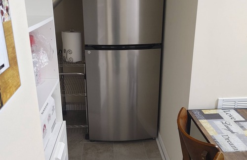 Mariners Harbor Apartment | One bedroom apartment in a quiet peaceful area.