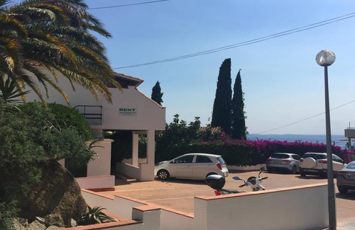Almadraba-Canyelles Apartment | One-Bedroom Apartment Sea View located 50m from the beach.