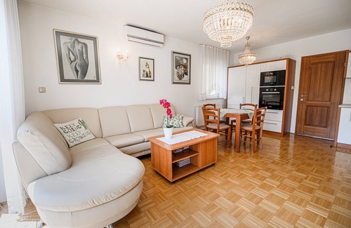 Podcetrtek Apartment | One bedroom apartment with terrace