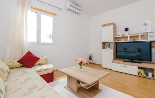 Podgradina Apartment | One-Bedroom Apartment In Podgradina