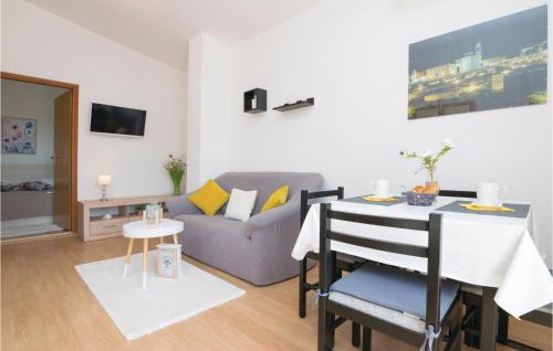 Podgradina Apartment | One-Bedroom Apartment In Podgradina
