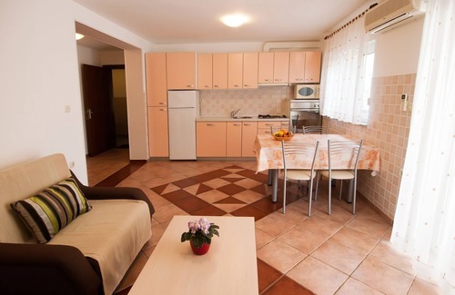 Vinkuran Apartment | One bedroom apartment with terrace Vinkuran, Pula (A-21016-b)