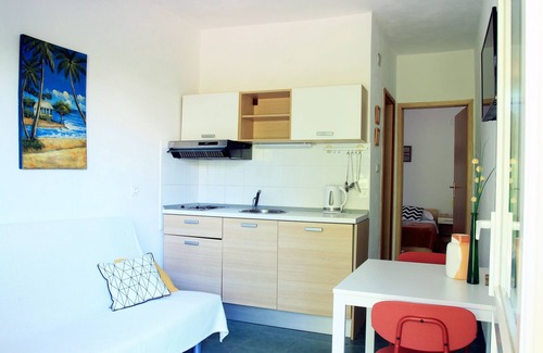 Pirovac Apartment | One bedroom apartment with terrace Pirovac, Šibenik (A-20015-b)