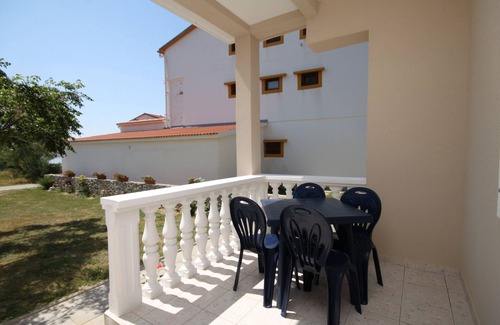 Vlasici Apartment | One bedroom apartment near beach Vlašići, Pag (A-6523-c)