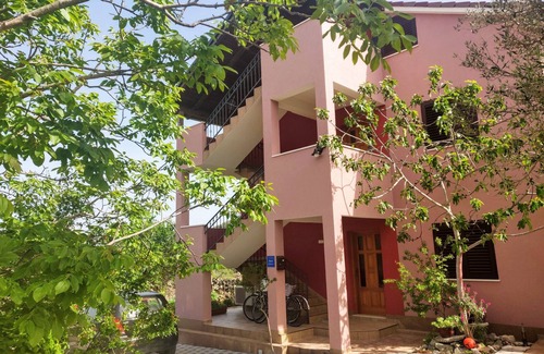 Vinisce Apartment | One bedroom apartment with terrace Vinišće, Trogir (A-17062-a)